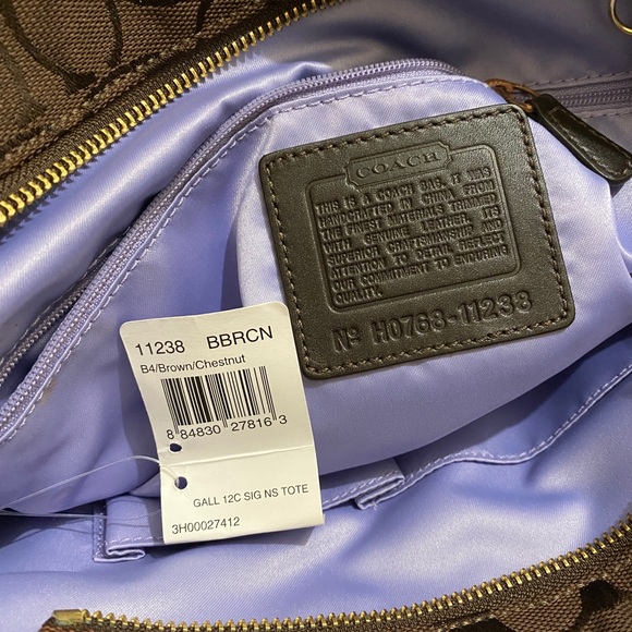 BNWT Coach Signature Tote - Picture 6 of 10